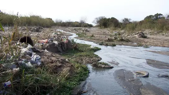 Río contaminado Río contaminado