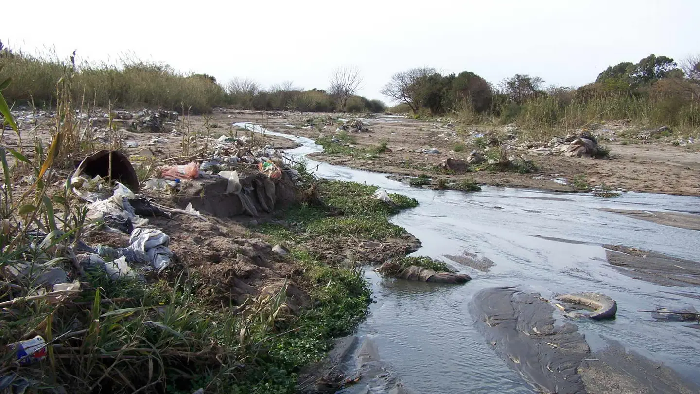 Río contaminado Río contaminado
