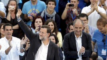 Mariano Rajoy junto a Camps en Valencia