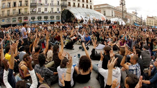 Jóvenes manifestándose en la Puerta del Sol Jóvenes manifestándose en la Puerta del Sol