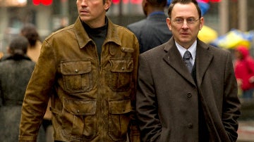 Jim Caviezel y Michael Emerson, en 'Vigilados'