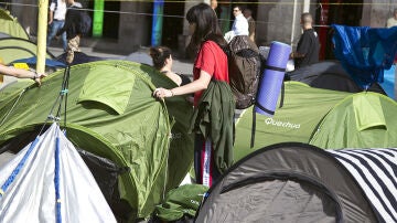 Comienzan a desmantelar la acampada en Sol