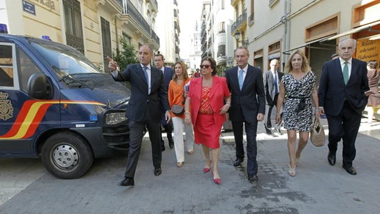 Fabra llega a las Cortes junto a Camps y Barberá Fabra llega a las Cortes junto a Camps y Barberá