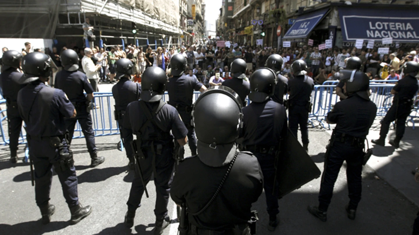 Sindicatos policiales se quejan de su "extenuante" ritmo de trabajo Sindicatos policiales se quejan de su "extenuante" ritmo de trabajo
