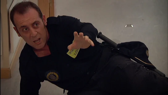 Olivia evita que Sebas sufra un disparo mortal Olivia evita que Sebas sufra un disparo mortal