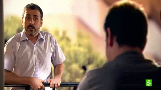 "Agus, hay un loco que se quiere tirar por mi terraza" "Agus, hay un loco que se quiere tirar por mi terraza"