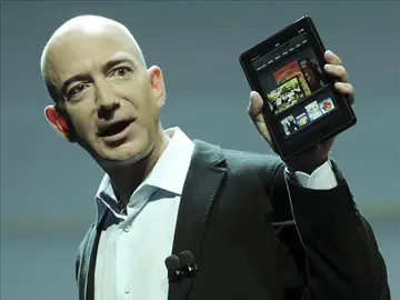 El fundador y consejero delegado de la tienda por internet Amazon, Jeff Bezos, presenta la nueva tableta. El fundador y consejero delegado de la tienda por internet Amazon, Jeff Bezos, presenta la nueva tableta.