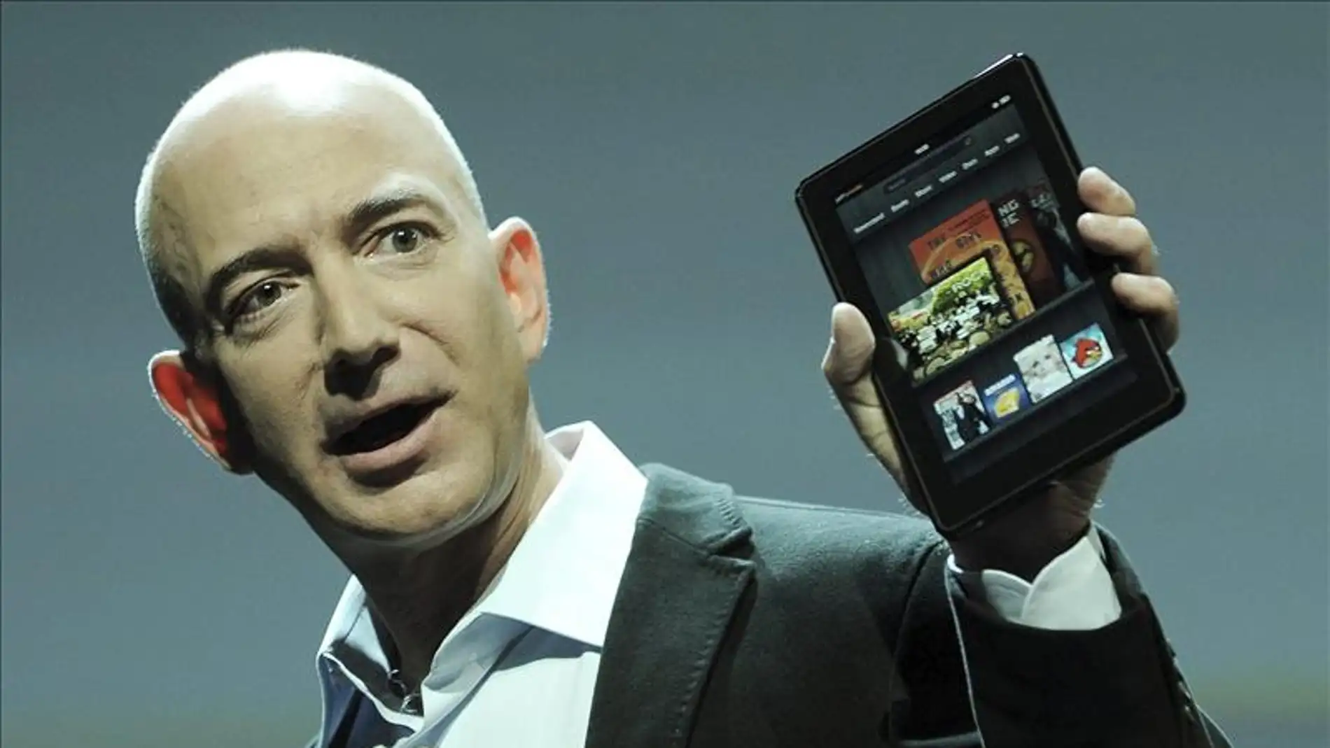 El fundador y consejero delegado de la tienda por internet Amazon, Jeff Bezos, presenta la nueva tableta.