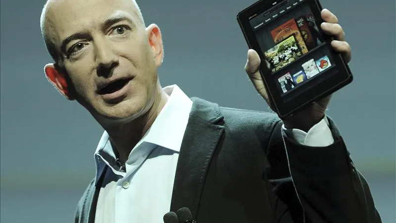 El fundador y consejero delegado de la tienda por internet Amazon, Jeff Bezos, presenta la nueva tableta.