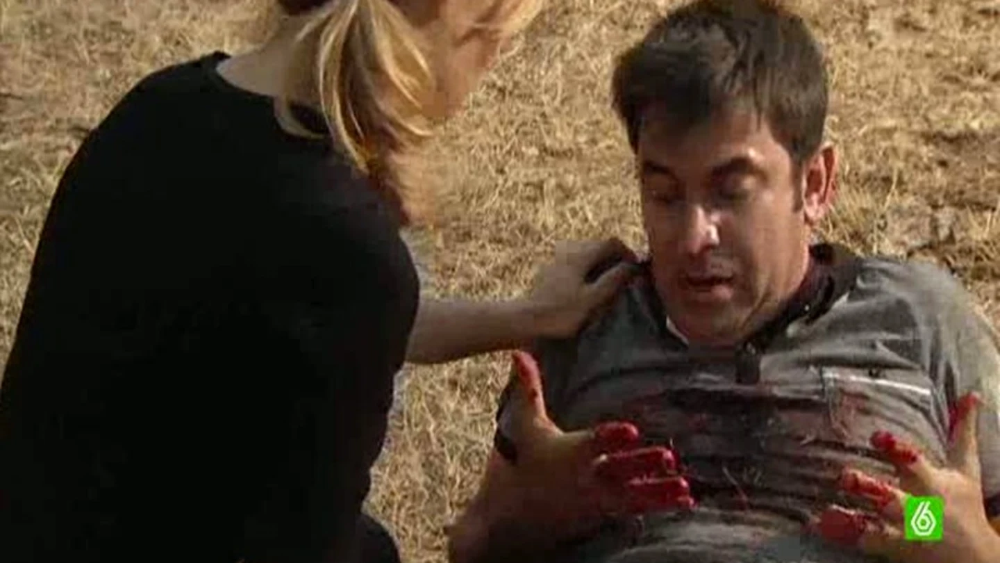 Agus recibe un disparo al intentar salvar a Paula Agus recibe un disparo al intentar salvar a Paula
