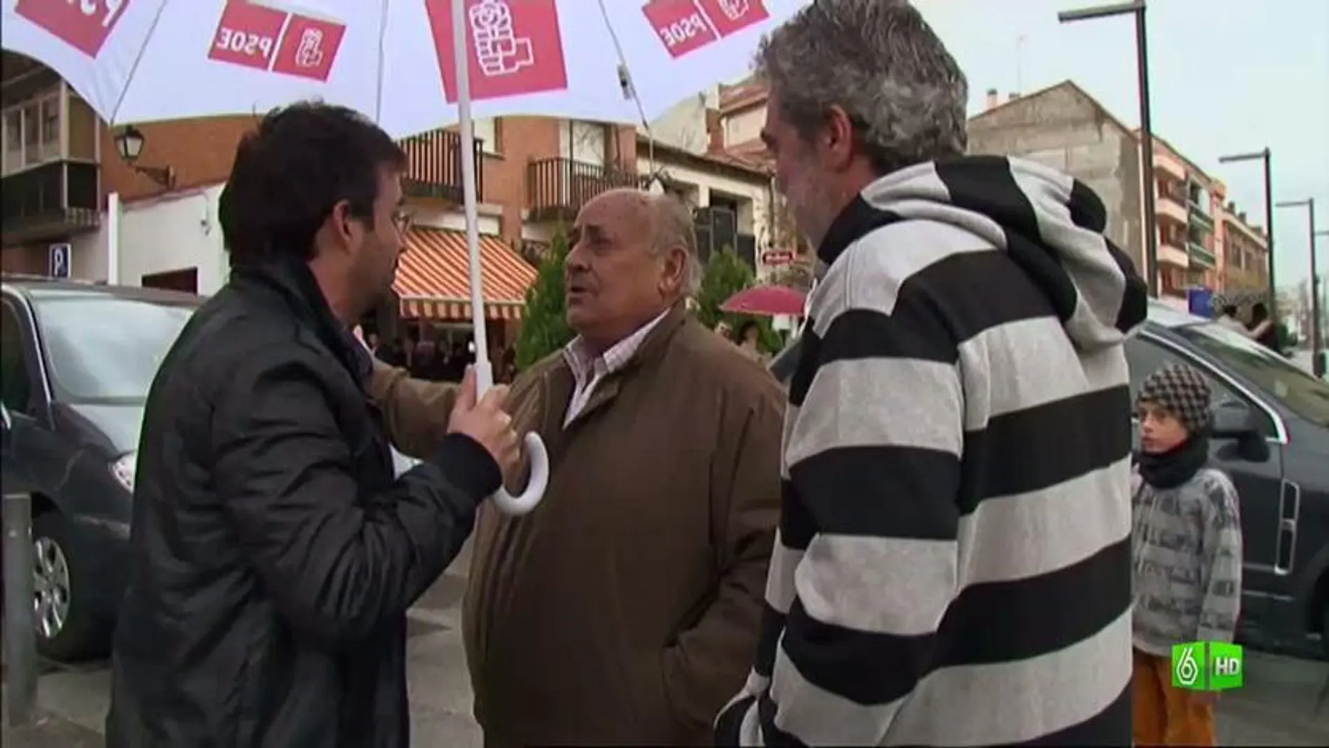 Imagen Paseando con M.A Rodríguez bajo un paraguas del PSOE
