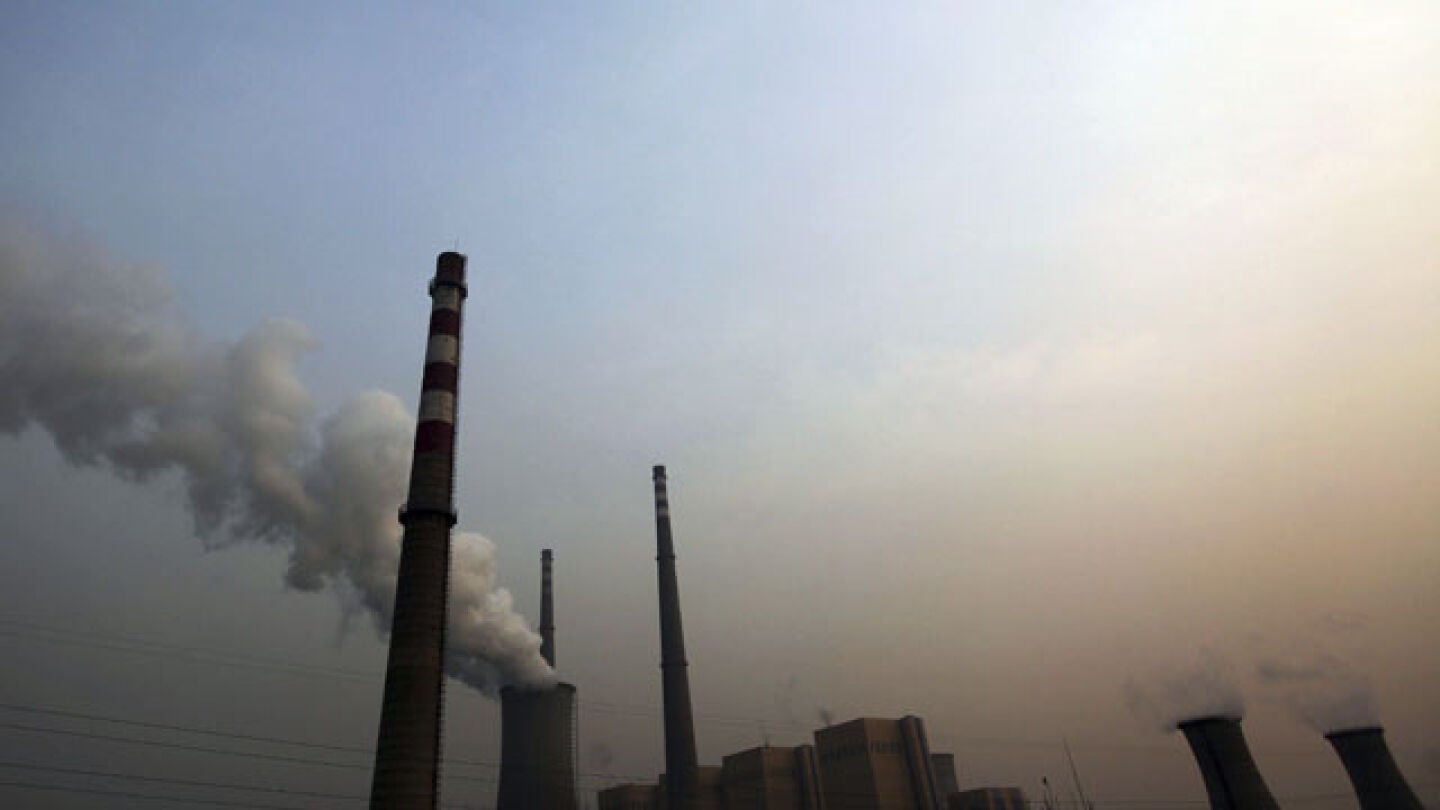 Vista de una central energ&eacute;tica en China