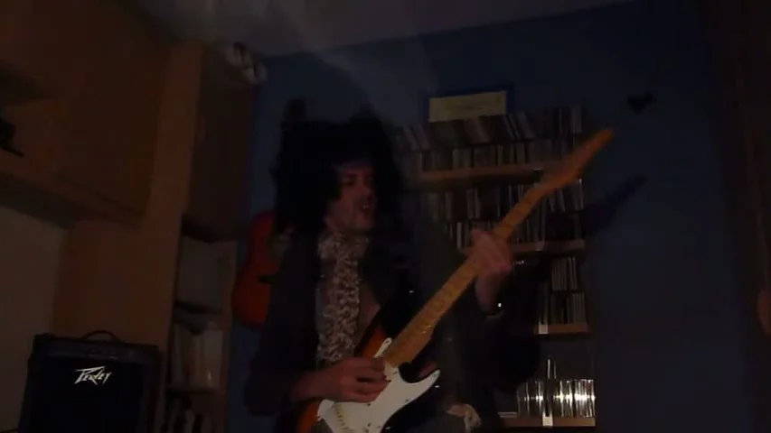 Resistiré en estado puro con guitarra eléctrica