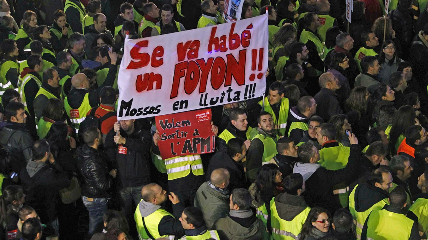 Protesta de funcionarios en Barcelona contra los recortes de la Generalitat Protesta de funcionarios en Barcelona contra los recortes de la Generalitat