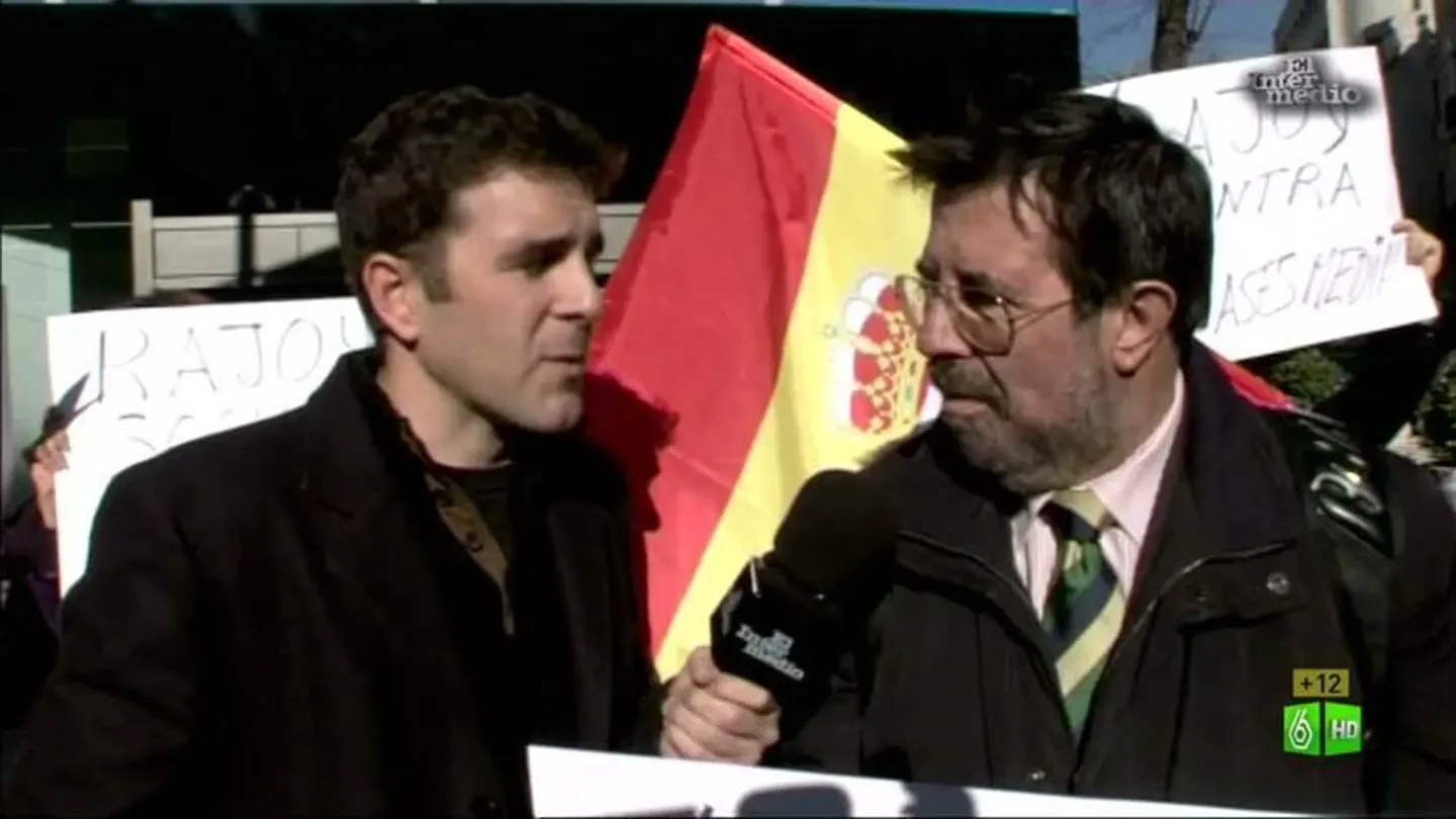 Imagen Gonzo en una concentración de derechas en contra la subida de impuestos , en la sede del PP Imagen Gonzo en una concentración de derechas en contra la subida de impuestos , en la sede del PP