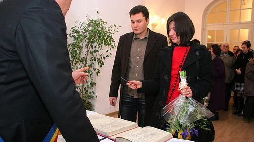 Boda civil en un ayuntamiento de Espa&ntilde;a