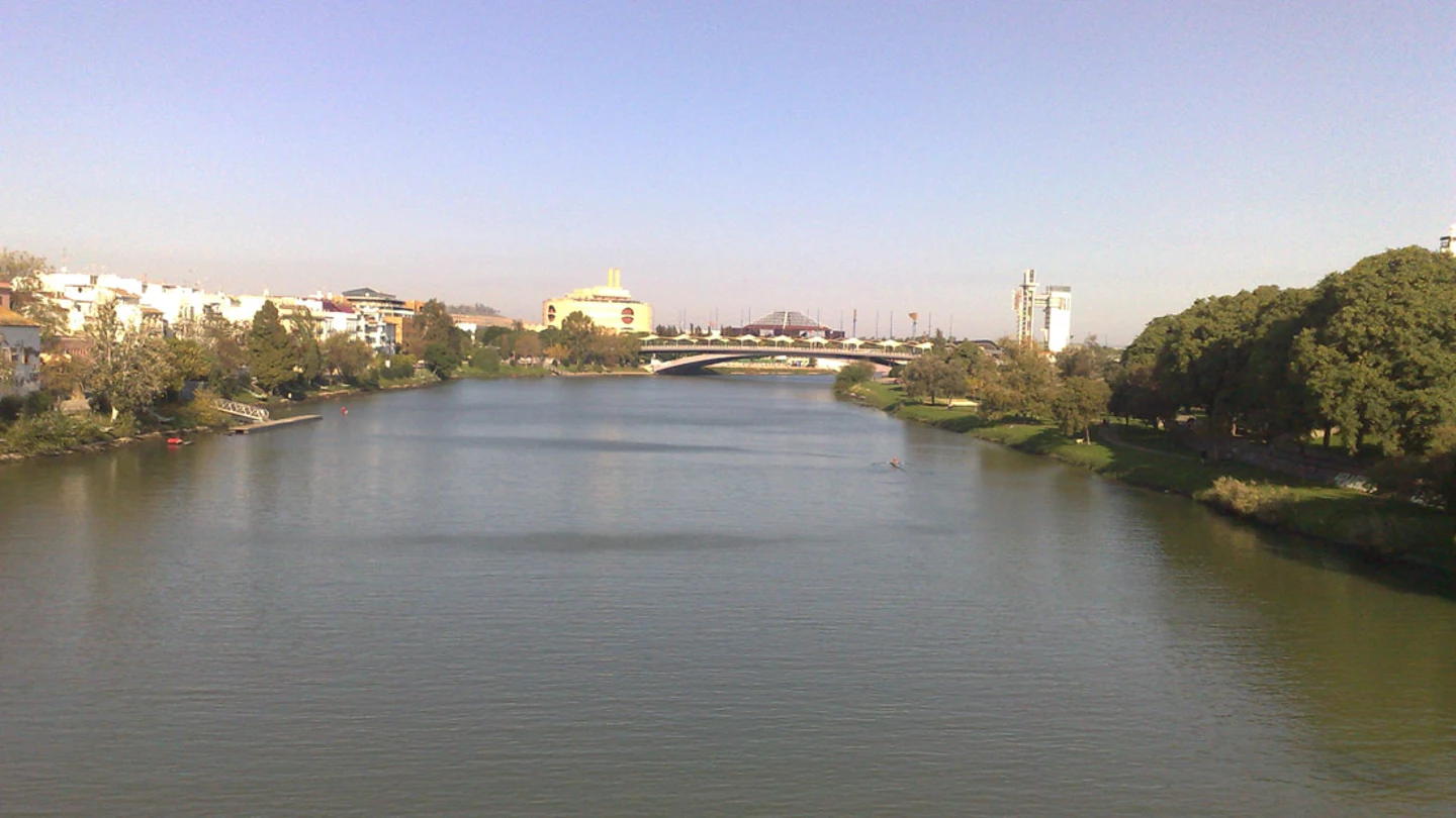 El río Guadalquivir de Sevilla El río Guadalquivir de Sevilla