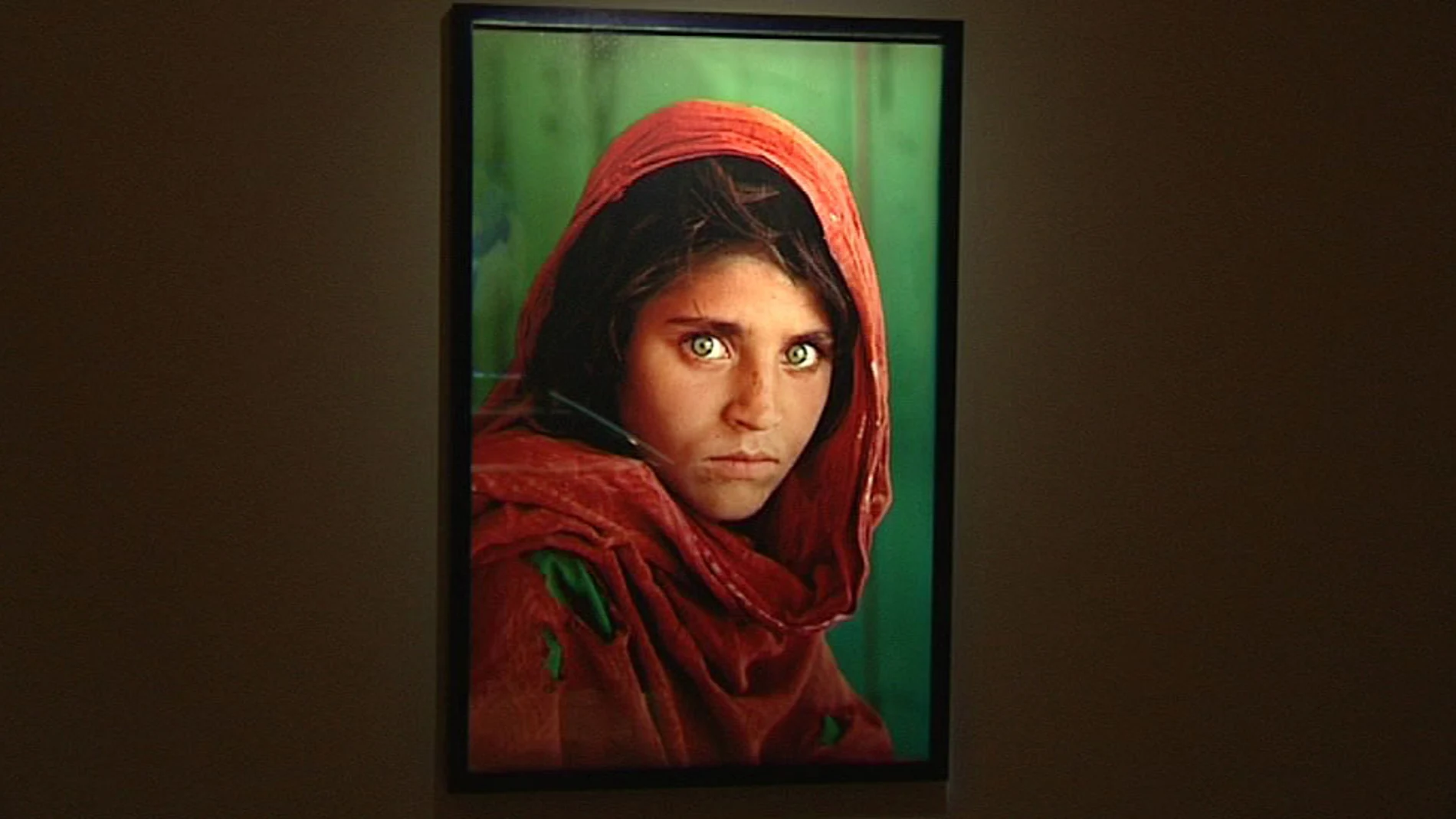 Foto de Steve McCurry, niña afgana 