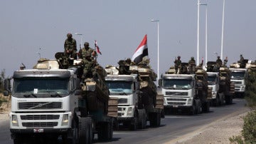Tanques del ejército sirio durante una operación en Hama
