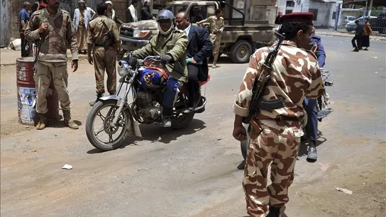 Soldados yemeníes en un control policial Soldados yemeníes en un control policial