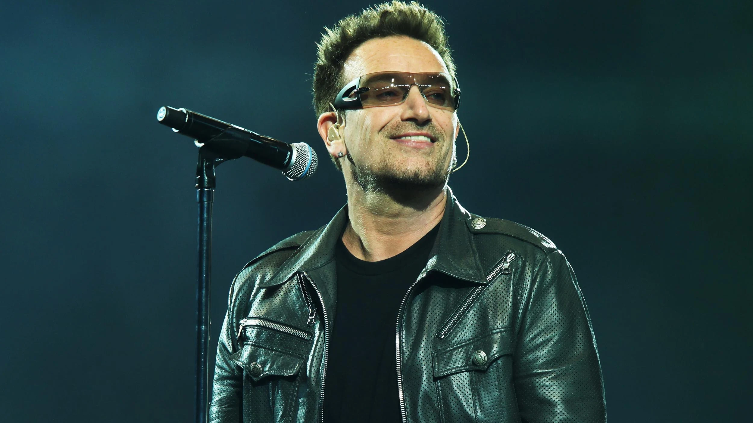 El cantante de U2, Bono.