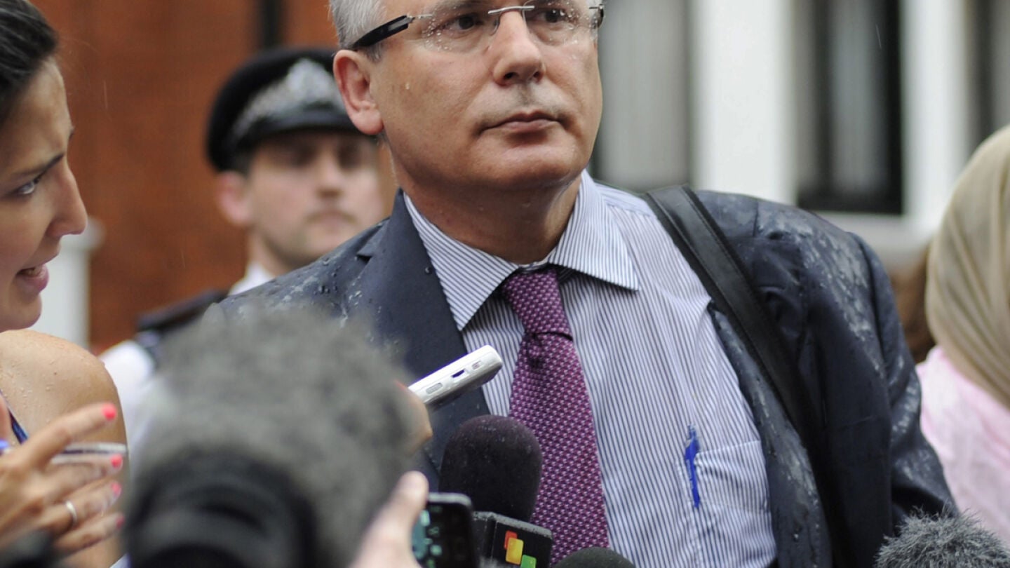 Garz&oacute;n en la embajada de Ecuador