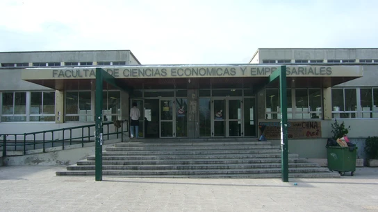 Facultad de Ciencias Económicas de la Universidad Autónoma de Madrid Facultad de Ciencias Económicas de la Universidad Autónoma de Madrid