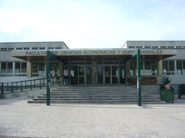 Facultad de Ciencias Económicas de la Universidad Autónoma de Madrid Facultad de Ciencias Económicas de la Universidad Autónoma de Madrid