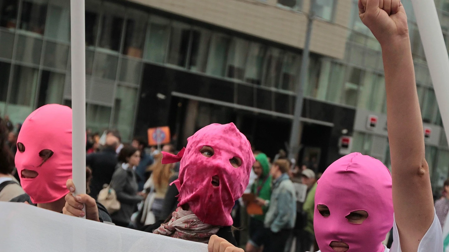 Unas jóvenes muestran su apoyo a las Pussy Riot en las calles de Moscú Unas jóvenes muestran su apoyo a las Pussy Riot en las calles de Moscú
