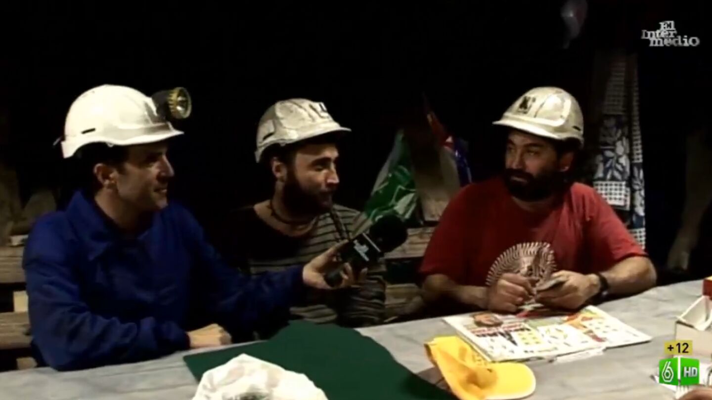 Gonzo baja a la mina con los mineros encerrados