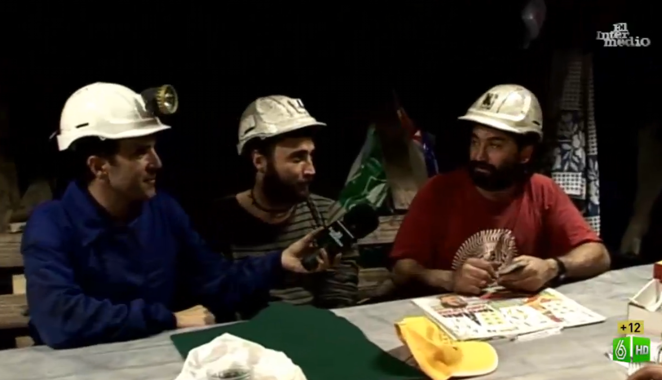 Gonzo baja a la mina con los mineros encerrados Gonzo baja a la mina con los mineros encerrados