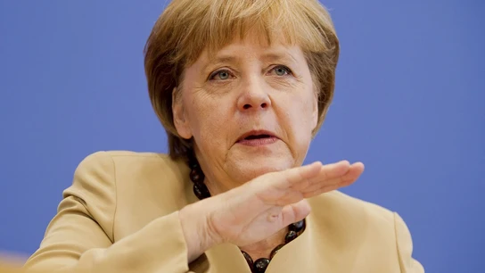 Merkel se impone sobradamente a sus tres posibles rivales socialdemócratas Merkel se impone sobradamente a sus tres posibles rivales socialdemócratas