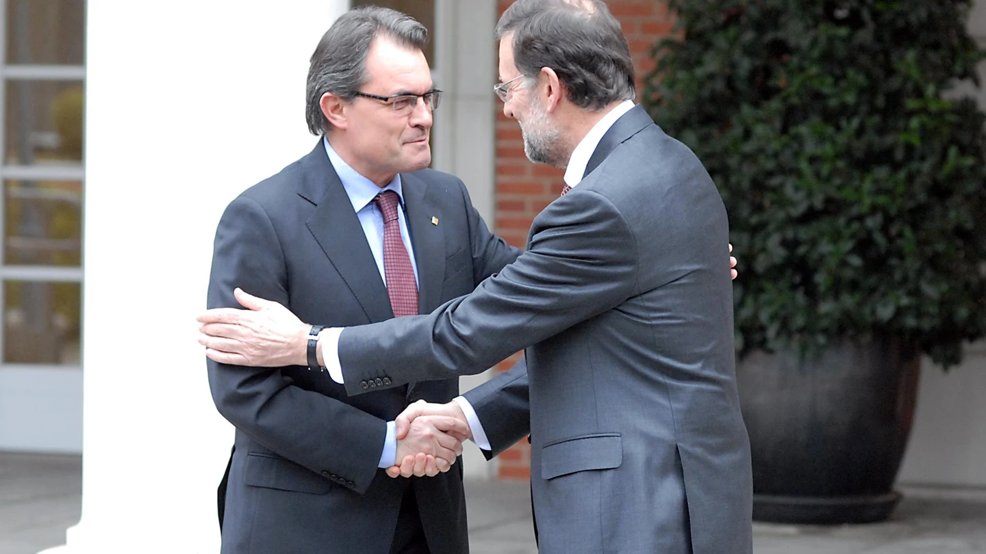 Rajoy y Mas apretón de manos Rajoy y Mas apretón de manos
