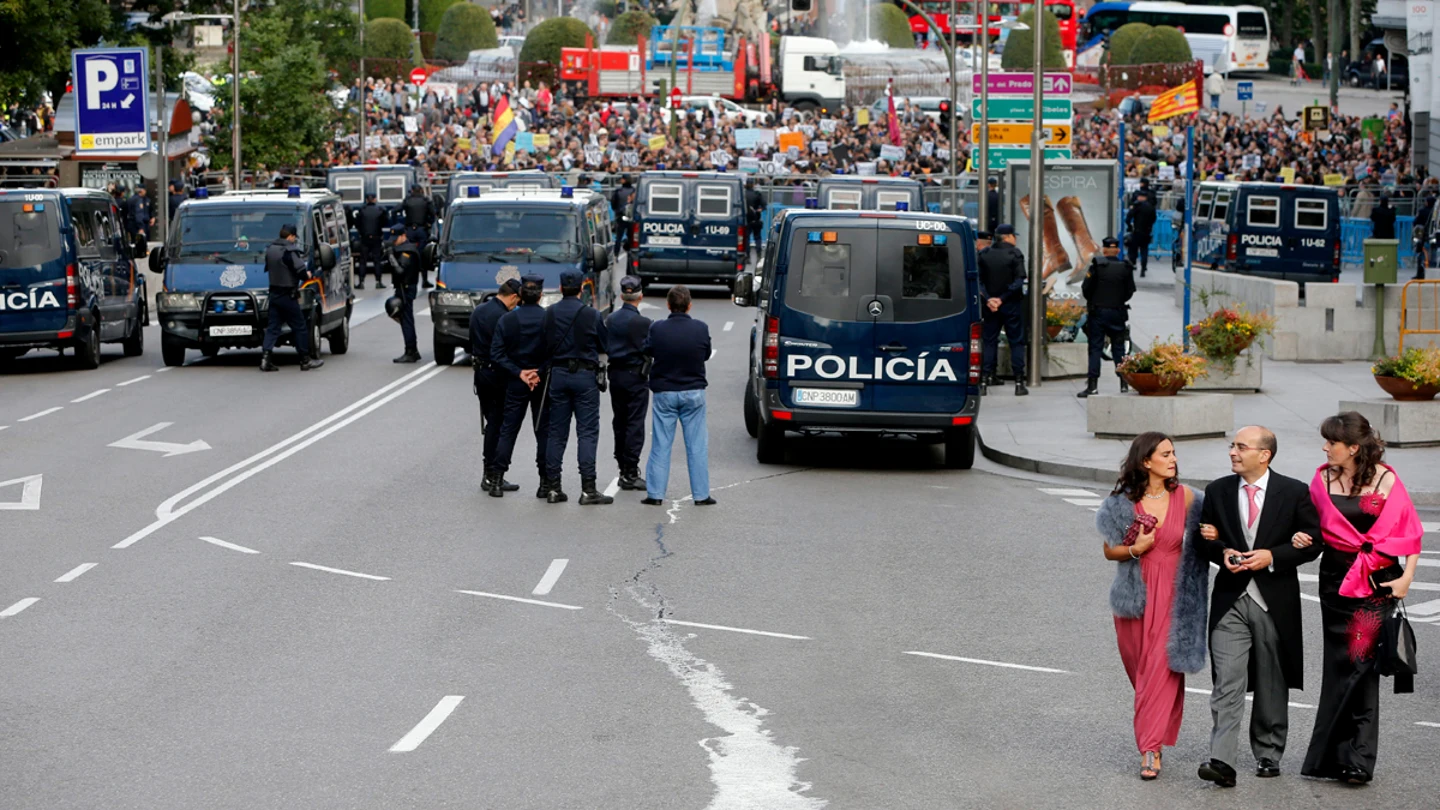 La Policía vigila la Plaza de Neptuno La Policía vigila la Plaza de Neptuno