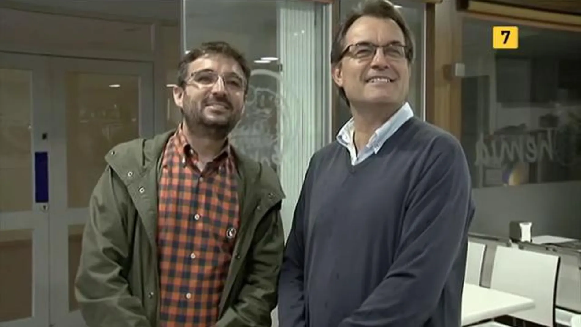 Jordi Évole junto a Artur Mas