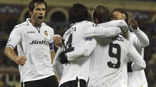 David Albelda del Valencia CF celebra con sus compañeros tras marcar un gol al FC BATE Borisov David Albelda del Valencia CF celebra con sus compañeros tras marcar un gol al FC BATE Borisov