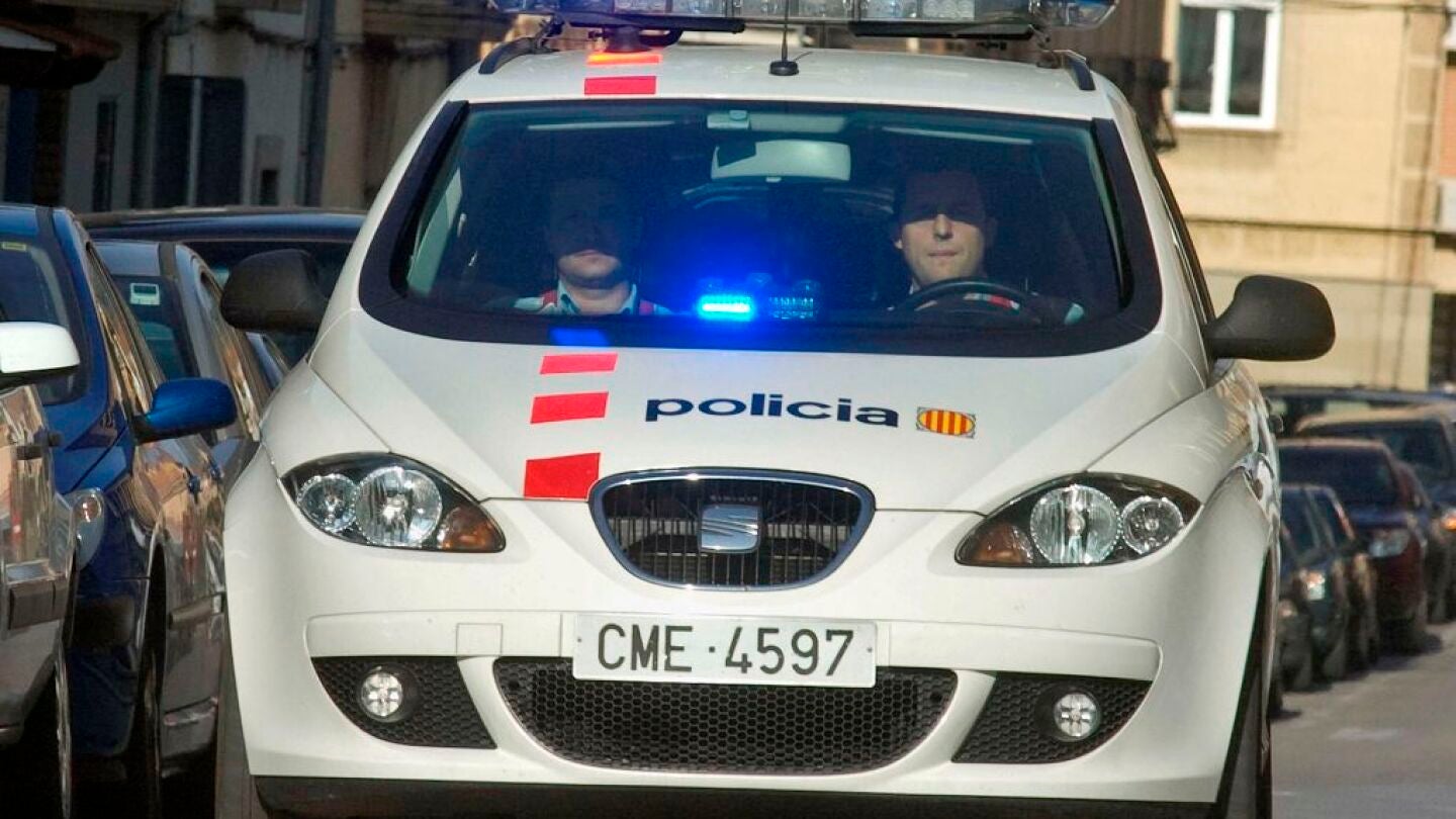 Un veh&iacute;culo de los Mossos d'Esquadra