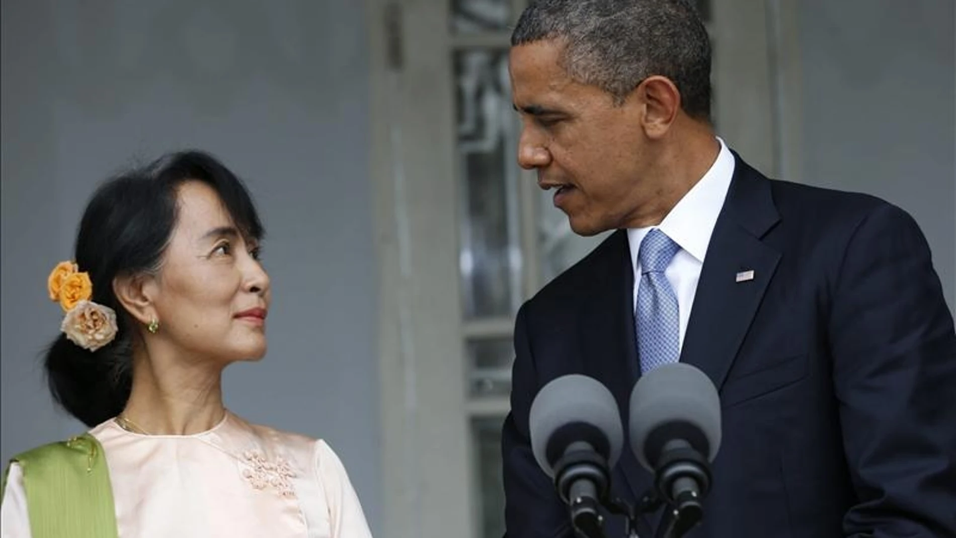 Barack Obama junto a la líder de la oposición birmana y premio Nobel de la Paz Aung San Suu Kyi. 