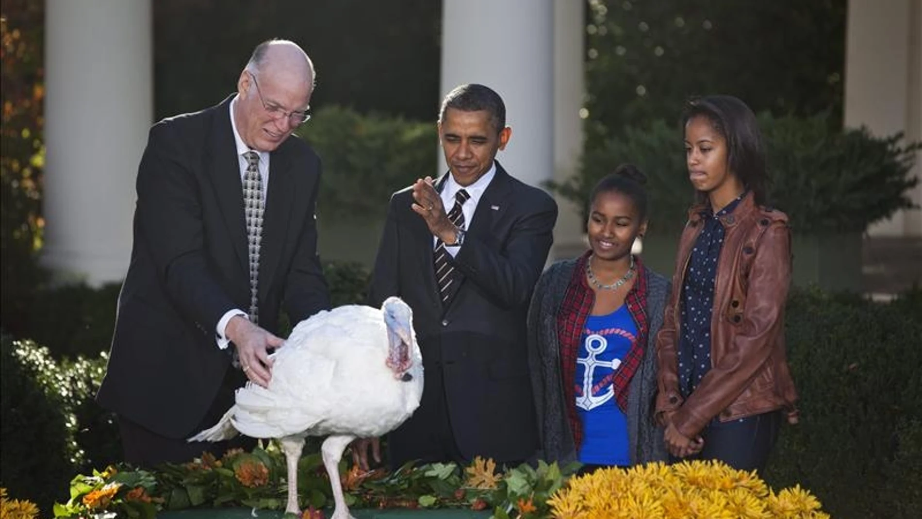 Obama indulta a Cobbler, elegido este año "pavo nacional" por los internautas