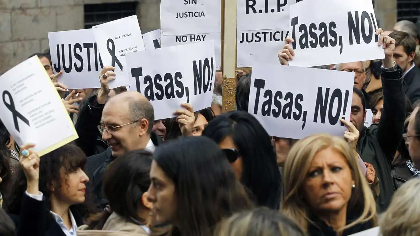 Protestas de jueces y fiscales por las tasas Protestas de jueces y fiscales por las tasas