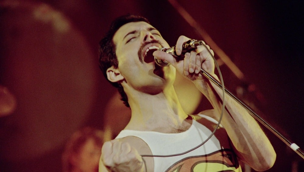 Freddie Mercury sobre el escenario