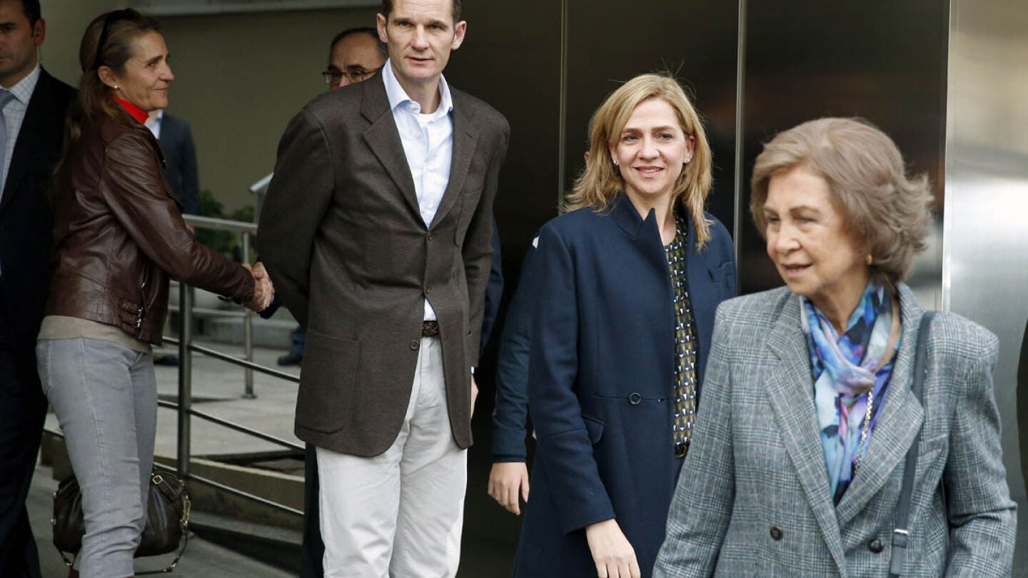 Urdangarin visita con las infantas y la Reina al Rey