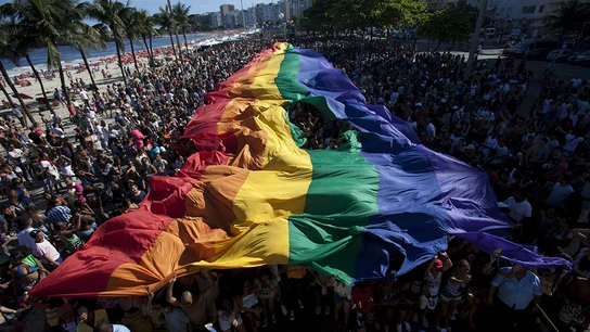 Miles de personas durante un desfile del Orgullo Gay. Miles de personas durante un desfile del Orgullo Gay.