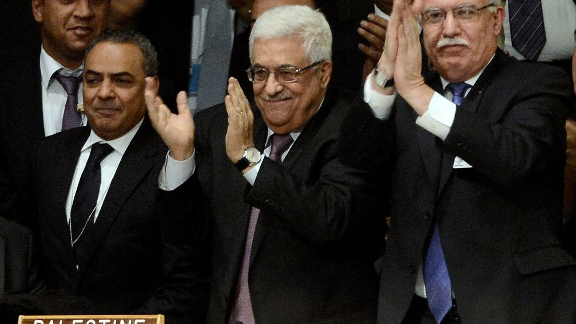 El presidente de la Autoridad Nacional Palestina, Abbas y sus delegados