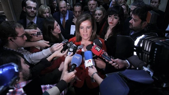 Báñez, rodeada de periodistas Báñez, rodeada de periodistas