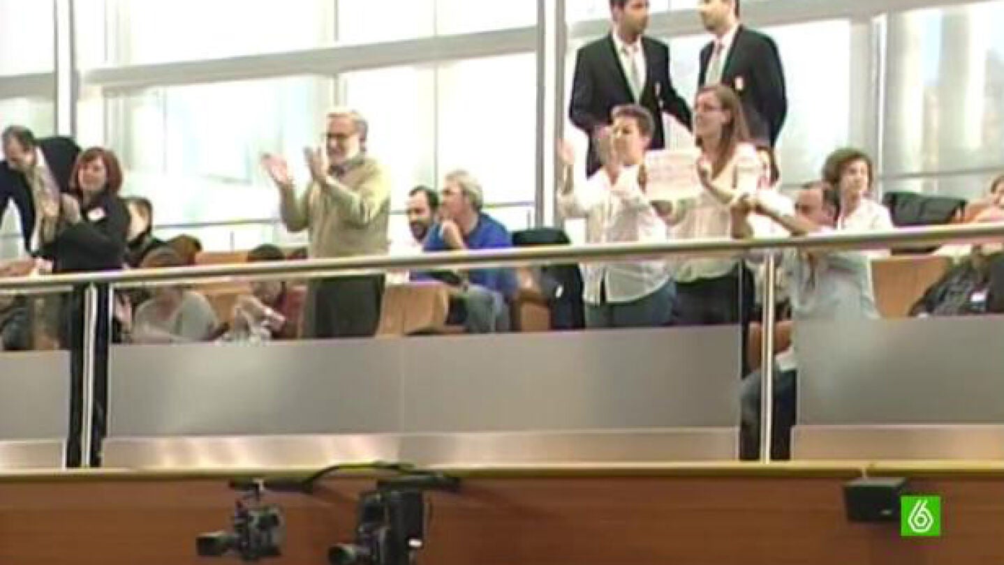 Expulsi&oacute;n de invitados en la Asamblea de Madrid.