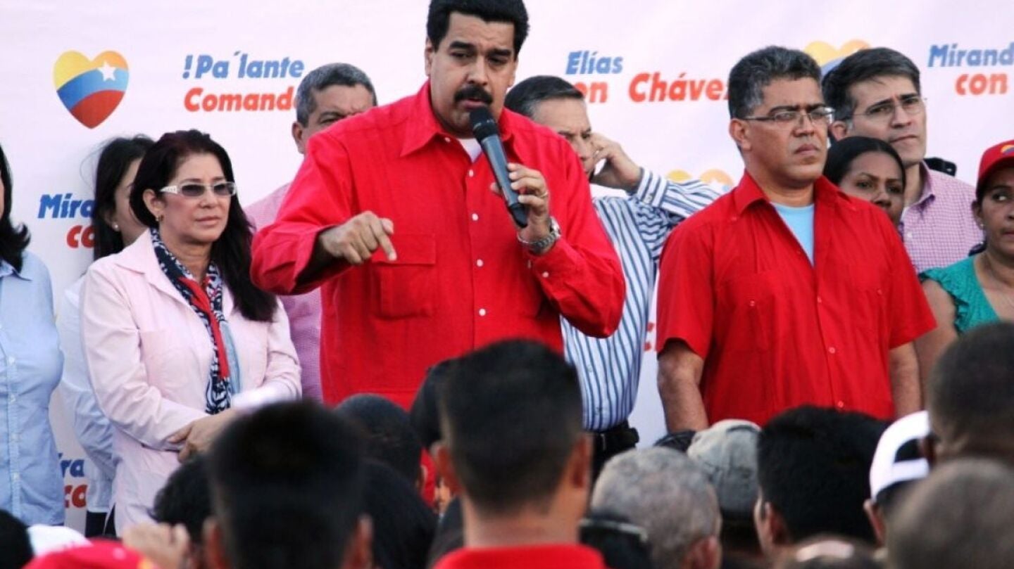 Nicol&aacute;s Maduro se dirige al p&uacute;blico durante un acto