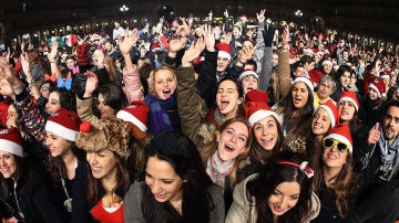 Jóvenes universitarios celebran la Nochevieja adelantada en Salamanca
