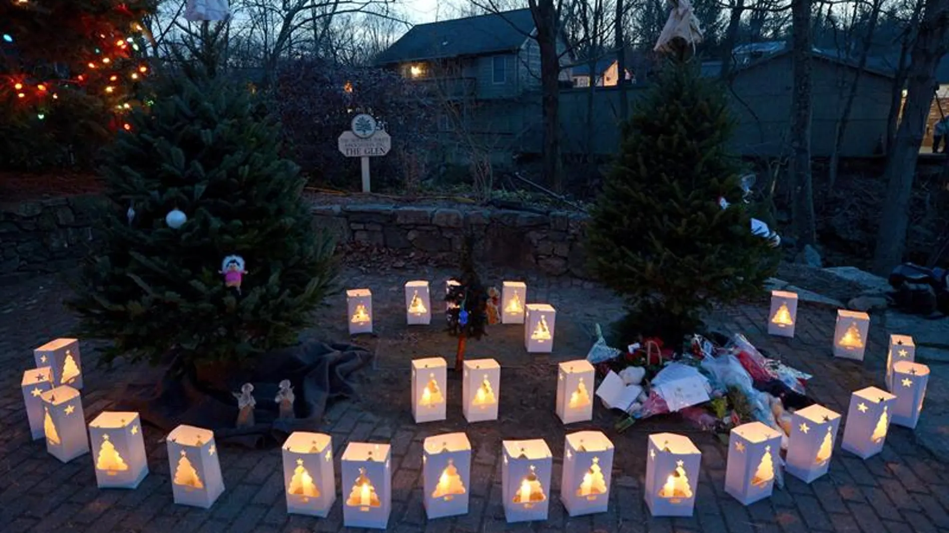 26 linternas recuerdan a las víctimas de la masacre
