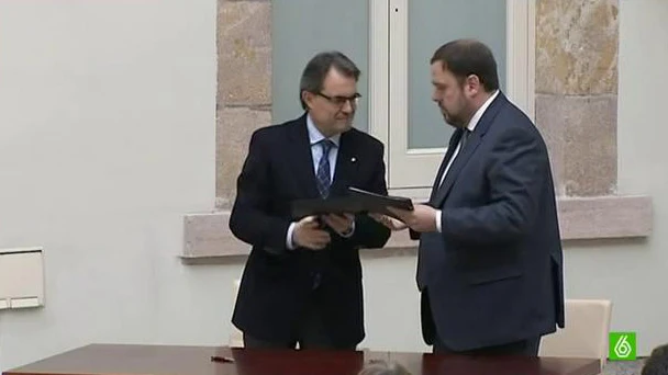 Mas y Junqueras hacen oficial el acuerdo de gobernabilidad. Mas y Junqueras hacen oficial el acuerdo de gobernabilidad.